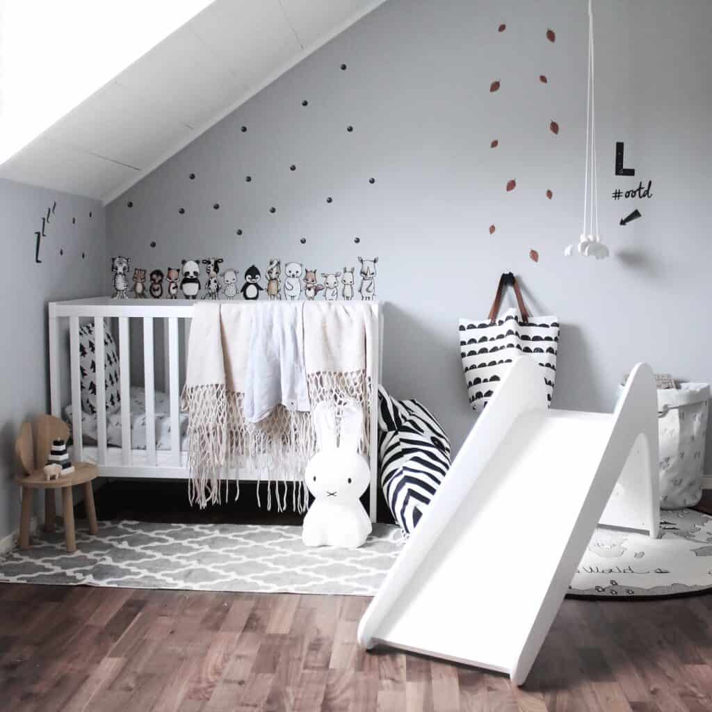 Além de oferecer muita diversão é uma linda peça decorativa para o quarto da sua criança e que promete trazer muito charme à sua casa!