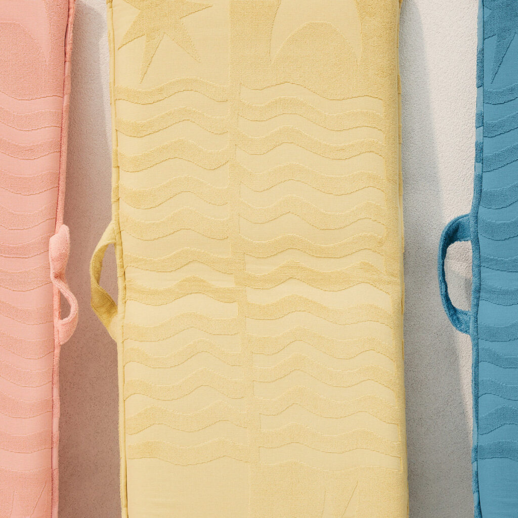 Cadeira de praia espreguiçadeira dobrável da Sunnylife Edição Limitada disponível em 3 cores