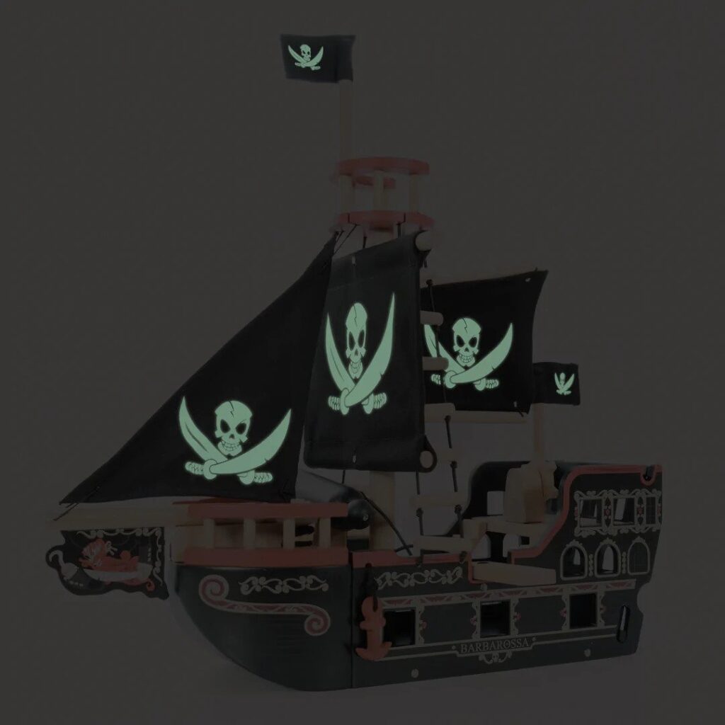 Barco pirata barbarossa com velas que brilham no escuro