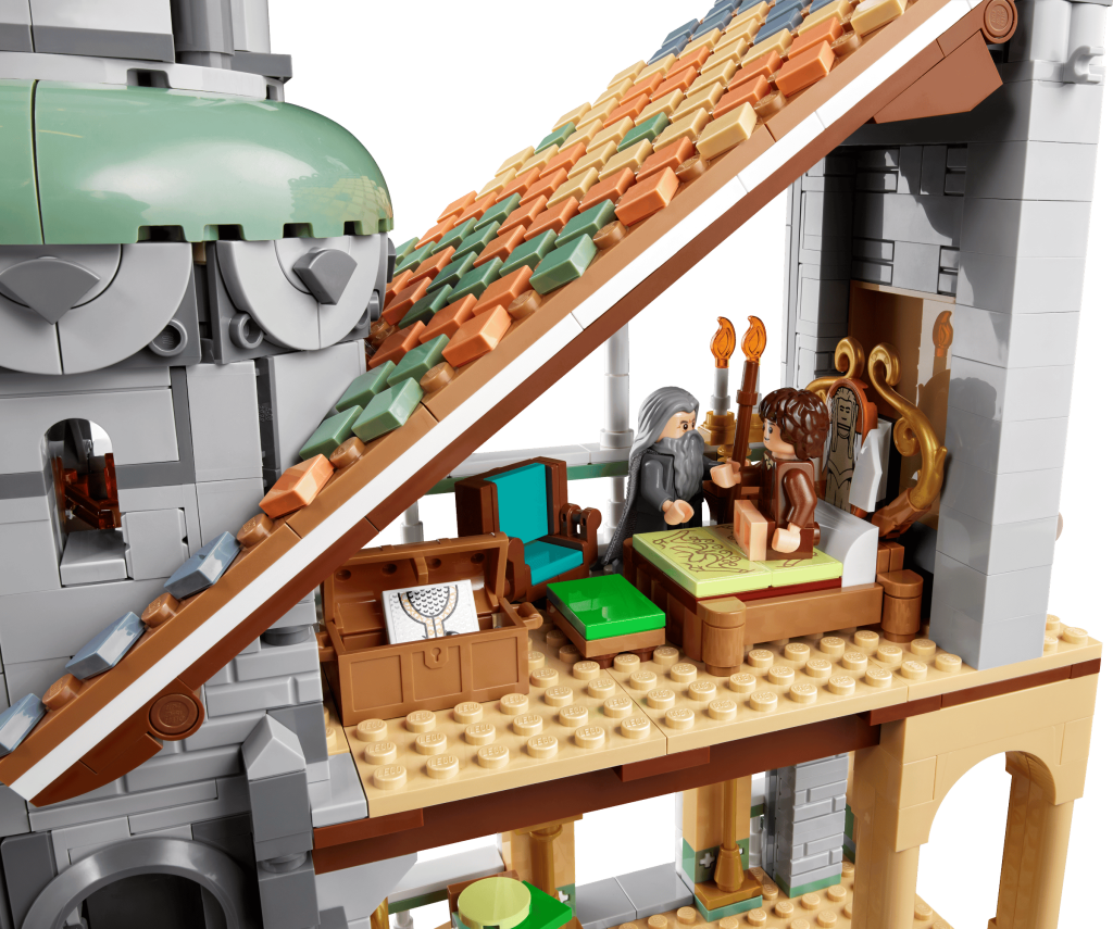 LEGO 10316 Rivendell - Pormenor do quarto de descanso de Frodo com cama detalhada e folhagem a envolver a estrutura