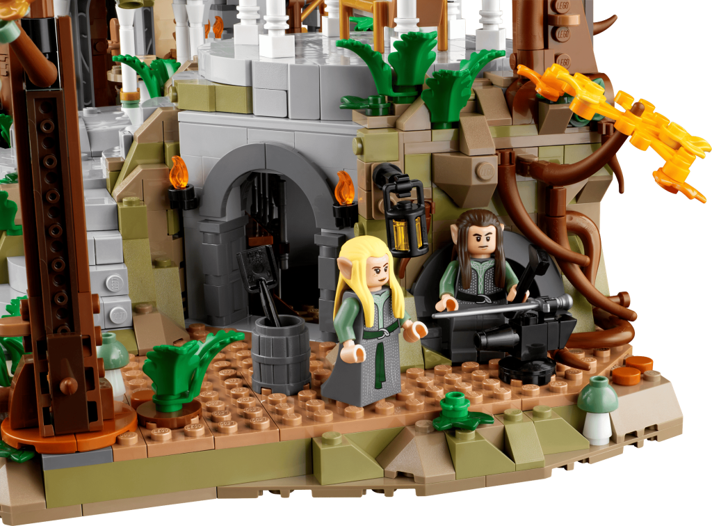 LEGO 10316 - Pormenor da forja élfica com os fragmentos da espada Narsil e armas em miniatura