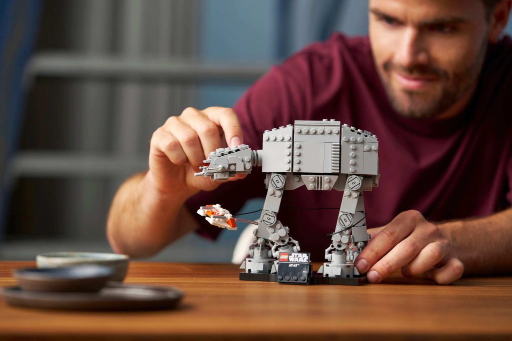 LEGO Star Wars 75440 AT-AT Mid-scale - Recria o veículo imperial mais icónico da Star Wars numa escala média!