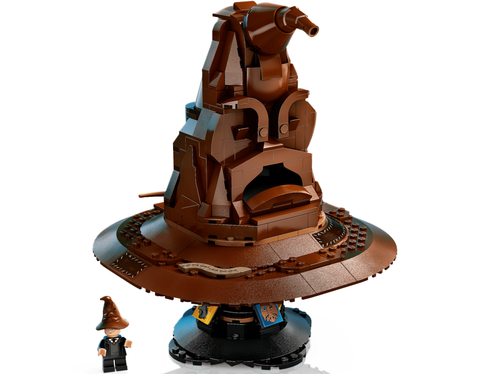 Babystore.pt - Bens para Bebés e Crianças de 0 a 6 Anos LEGO 76429 - Close-up do rosto expressivo do Chapéu Selecionador Falante